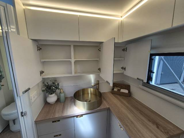 2026 TITANIUM S4 210FD 21′ CLUB LARGE ENSUITE CARAVAN