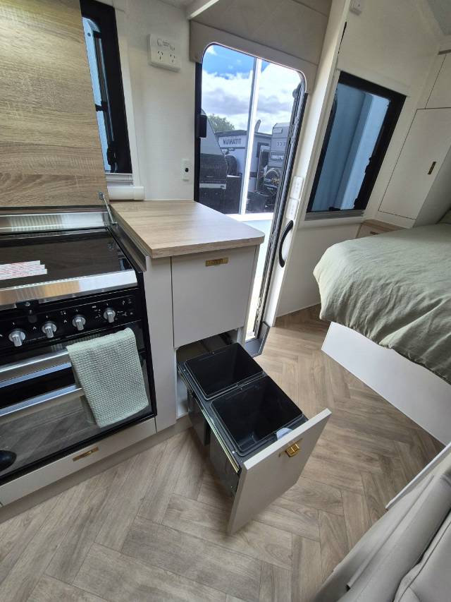2026 TITANIUM S4 210FD 21′ CLUB LARGE ENSUITE CARAVAN