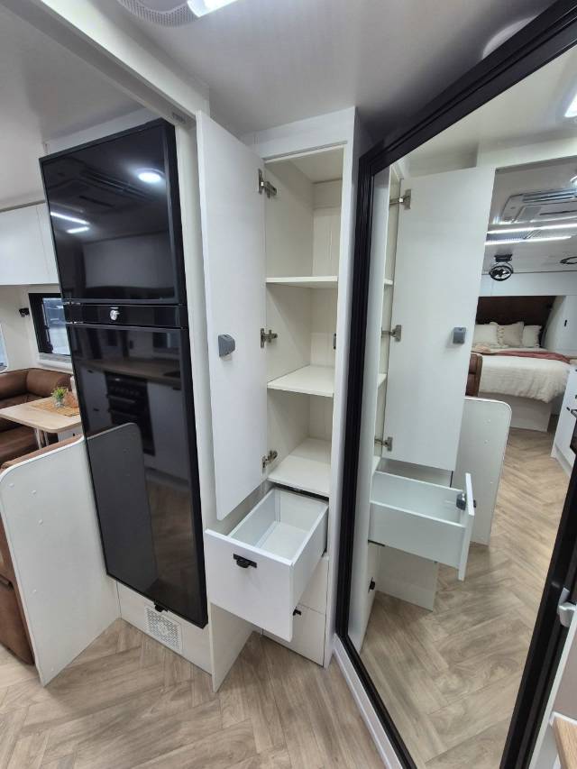 2026 TITANIUM S3 20FD 20′ FRONT DOOR CARAVAN