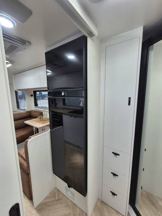 2026 TITANIUM S3 20FD 20′ FRONT DOOR CARAVAN