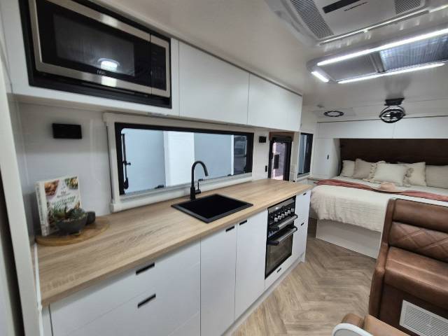2026 TITANIUM S3 20FD 20′ FRONT DOOR CARAVAN