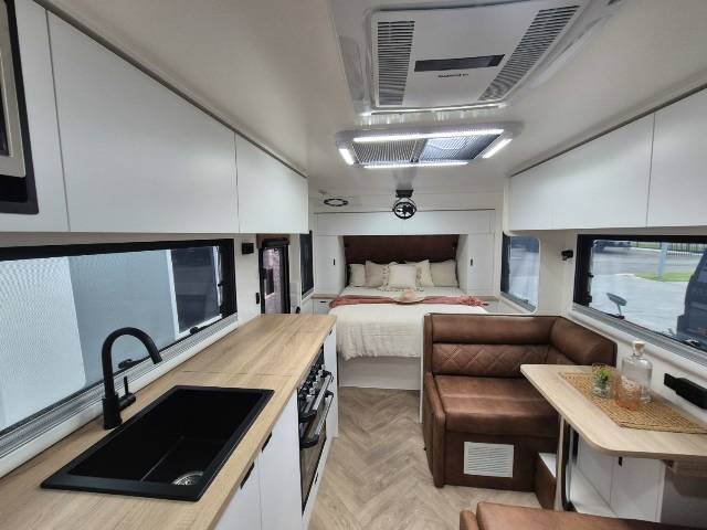 2026 TITANIUM S3 20FD 20′ FRONT DOOR CARAVAN