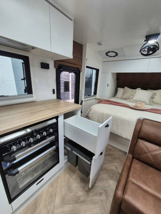 2026 TITANIUM S3 20FD 20′ FRONT DOOR CARAVAN