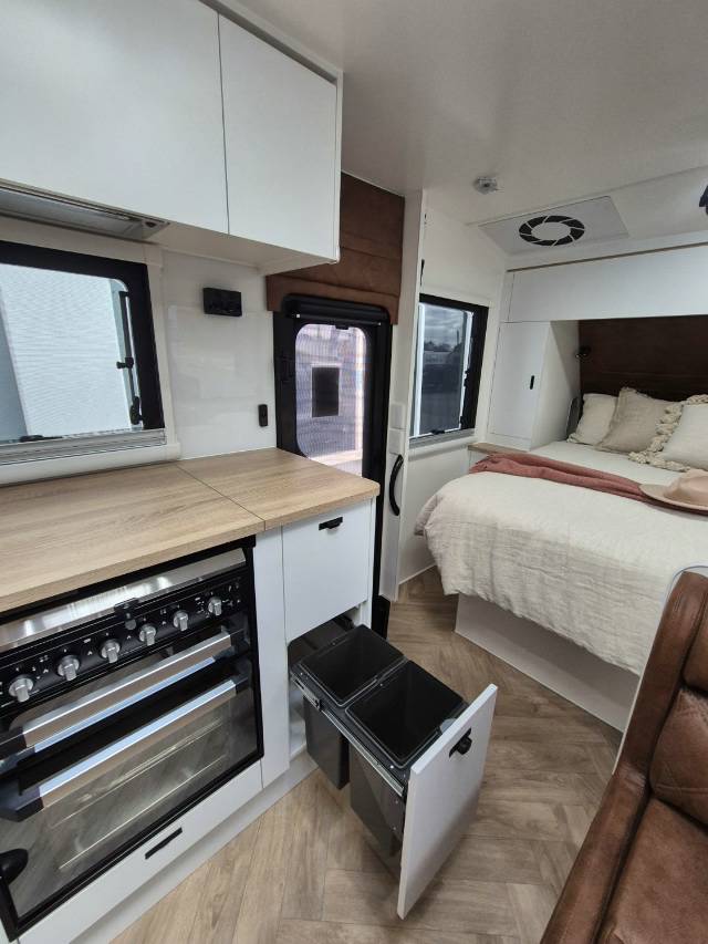 2026 TITANIUM S3 20FD 20′ FRONT DOOR CARAVAN