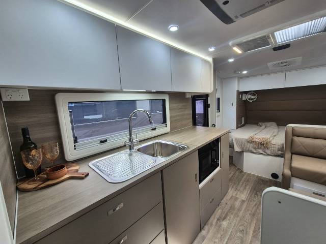 2026 MASTERPIECE PERFORMANCE 18 CARAVAN