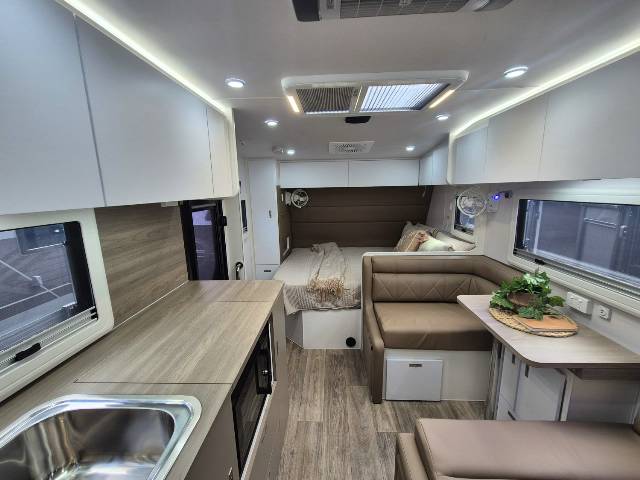 2026 MASTERPIECE PERFORMANCE 18 CARAVAN