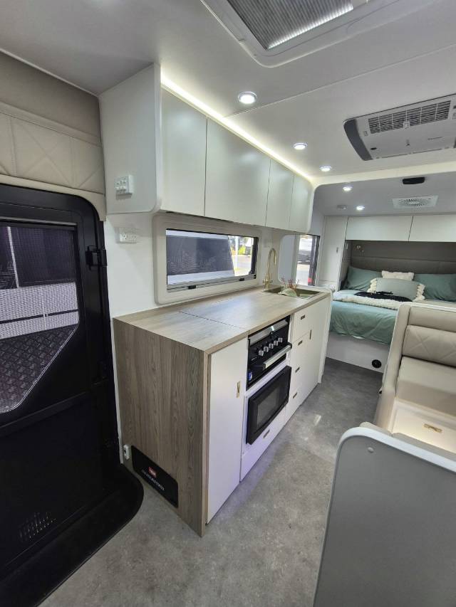 2026 MASTERPIECE PERFORMANCE 196R CARAVAN