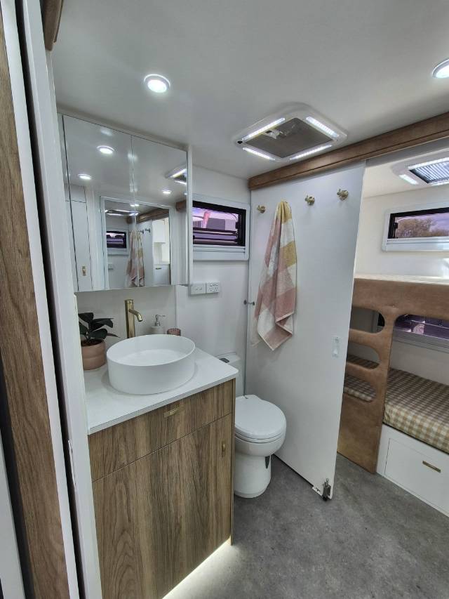 2026 RETREAT FRASER 216C RB FAMILY CARAVAN