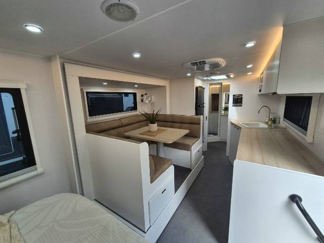 2026 NETWORK RV TOURING 22′ SLIDE OUT CARAVAN
