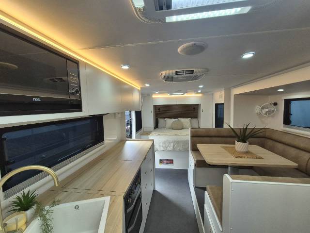 2026 NETWORK RV TOURING 22′ SLIDE OUT CARAVAN