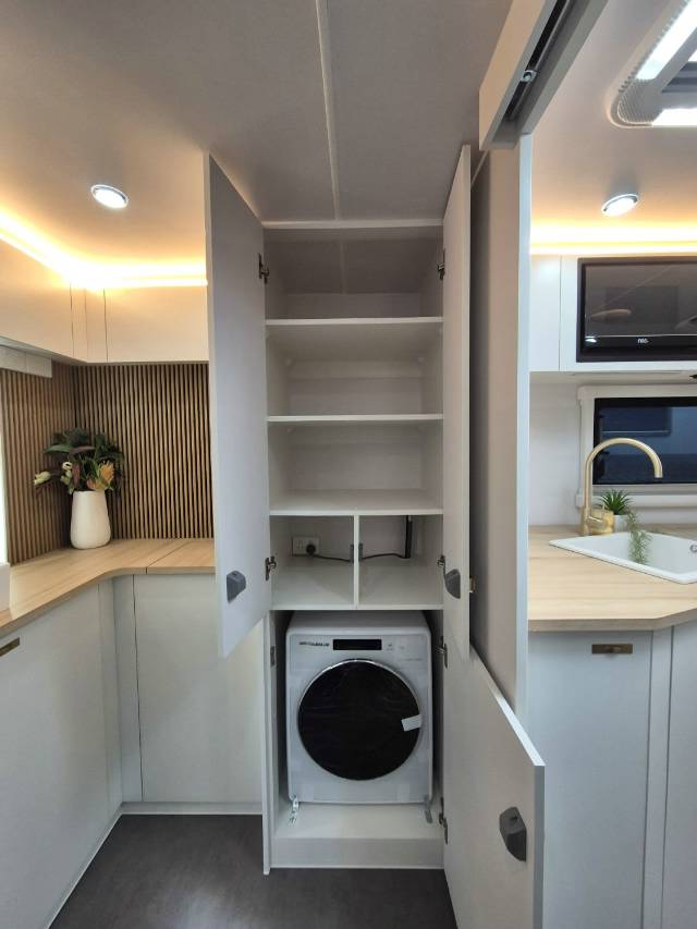 2026 NETWORK RV TOURING 22′ SLIDE OUT CARAVAN