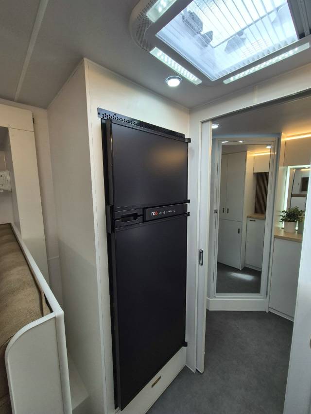 2026 NETWORK RV TOURING 22′ SLIDE OUT CARAVAN