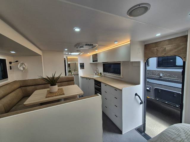 2026 NETWORK RV TOURING 22′ SLIDE OUT CARAVAN
