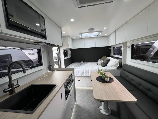 2026 RETREAT WHITSUNDAY XE 194B CARAVAN