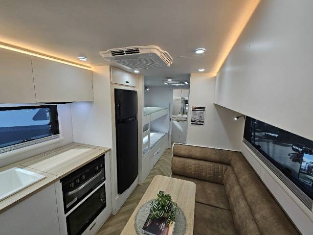 2026 NETWORK RV TERRAIN TUFF 24′ FAMILY 4 BUNK Caravan