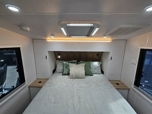2026 NETWORK RV TERRAIN TUFF 24′ FAMILY 4 BUNK Caravan