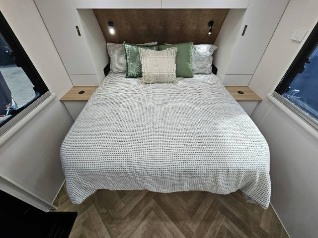 2026 NETWORK RV TERRAIN TUFF 24′ FAMILY 4 BUNK Caravan