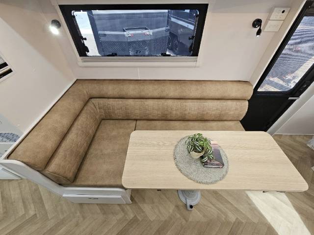 2026 NETWORK RV TERRAIN TUFF 24′ FAMILY 4 BUNK Caravan