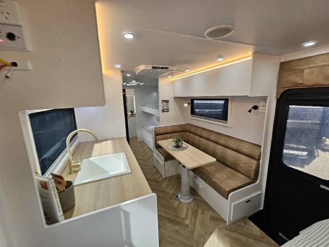 2026 NETWORK RV TERRAIN TUFF 24′ FAMILY 4 BUNK Caravan