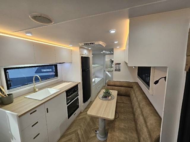 2026 NETWORK RV TERRAIN TUFF 24′ FAMILY 4 BUNK Caravan
