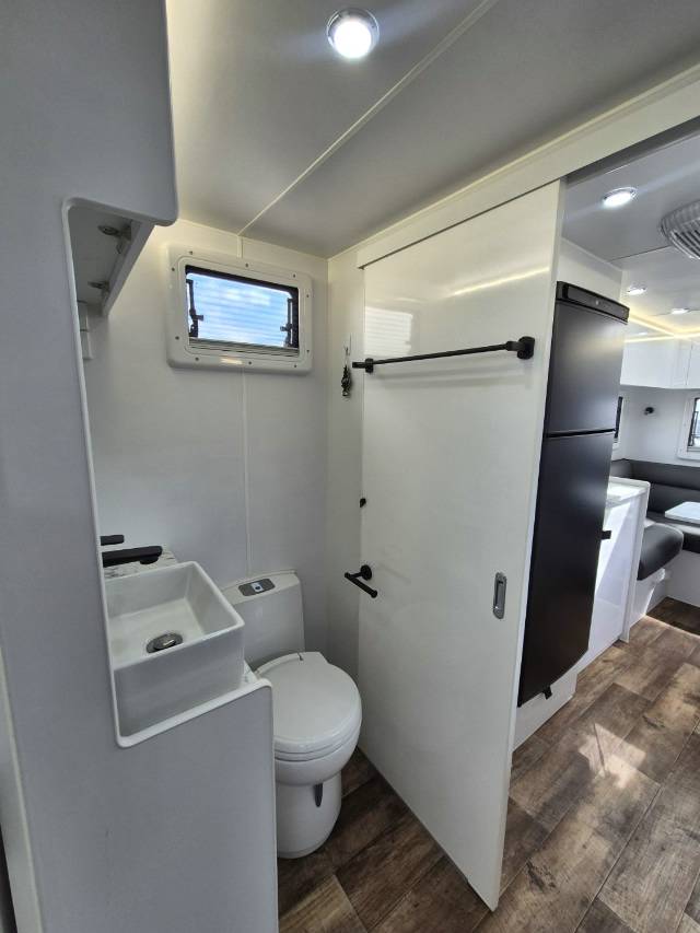 2024 NETWORK RV CARAVANS TOURING 21’6 REAR CLUB CARAVAN