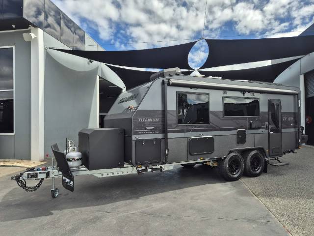 2026 TITANIUM S4 206RD 20’6 REAR DOOR CARAVAN
