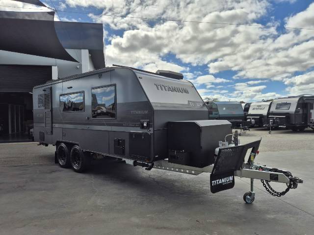 2026 TITANIUM S4 206RD 20’6 REAR DOOR CARAVAN