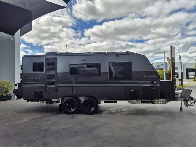 2026 TITANIUM S4 206RD 20’6 REAR DOOR CARAVAN