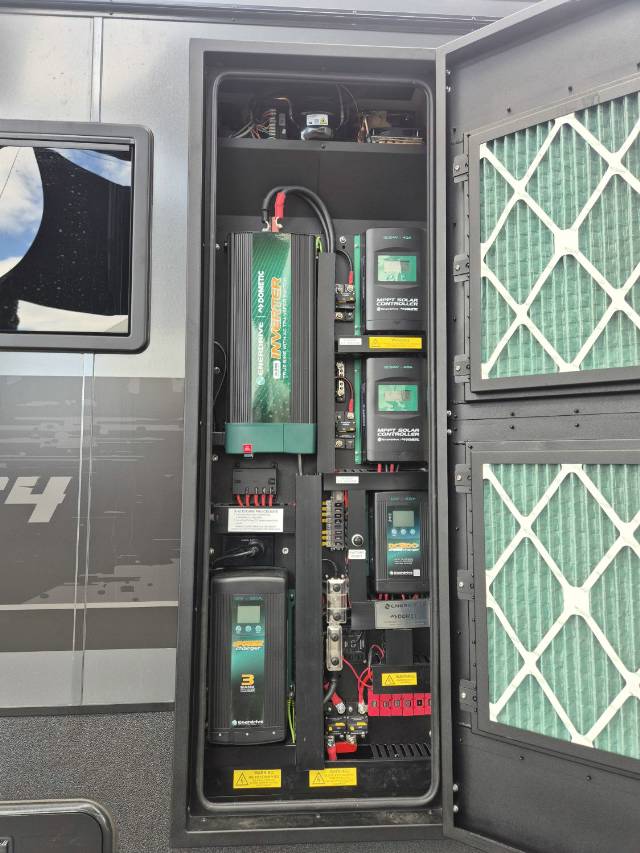 2026 TITANIUM S4 206RD 20’6 REAR DOOR CARAVAN