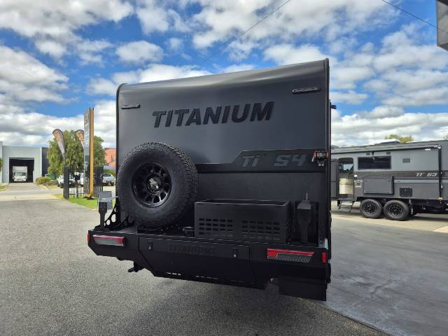 2026 TITANIUM S4 206RD 20’6 REAR DOOR CARAVAN