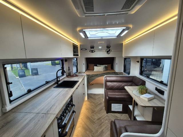 2026 TITANIUM S4 206RD 20’6 REAR DOOR CARAVAN