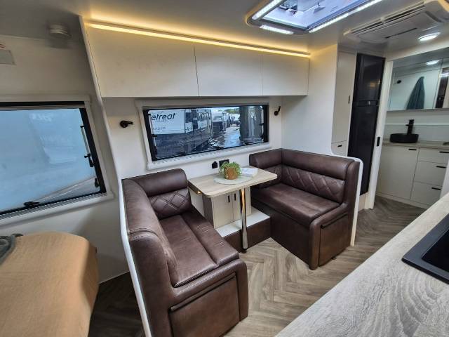 2026 TITANIUM S4 206RD 20’6 REAR DOOR CARAVAN
