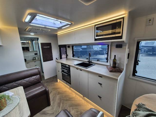 2026 TITANIUM S4 206RD 20’6 REAR DOOR CARAVAN