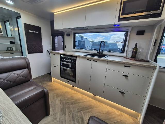 2026 TITANIUM S4 206RD 20’6 REAR DOOR CARAVAN