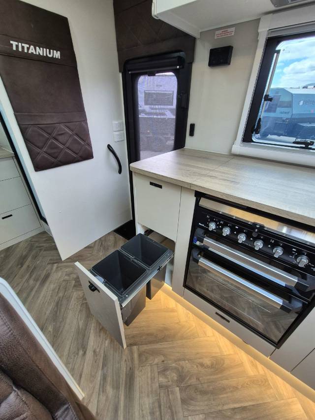 2026 TITANIUM S4 206RD 20’6 REAR DOOR CARAVAN