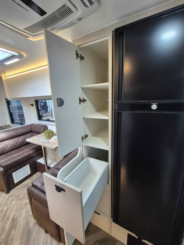 2026 TITANIUM S4 206RD 20’6 REAR DOOR CARAVAN