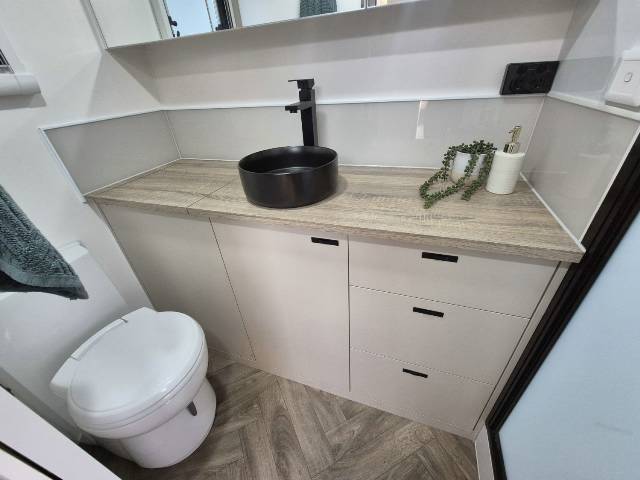 2026 TITANIUM S4 206RD 20’6 REAR DOOR CARAVAN