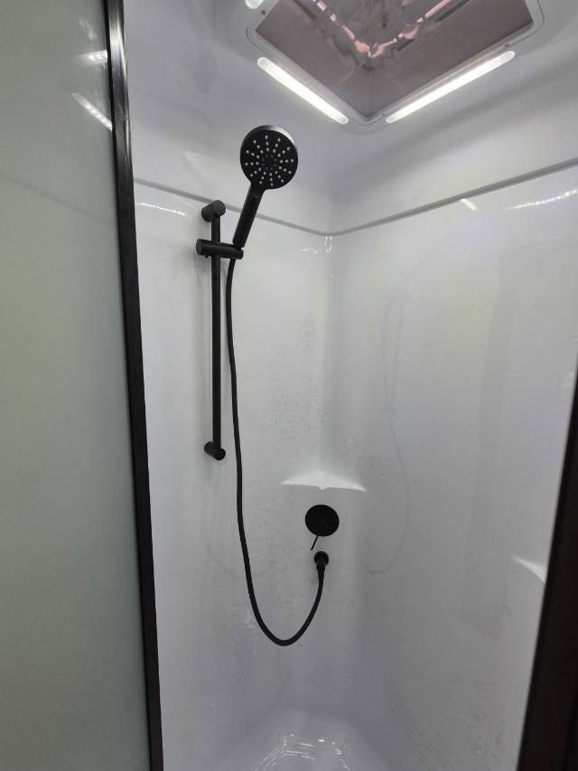 2026 TITANIUM S4 206RD 20’6 REAR DOOR CARAVAN