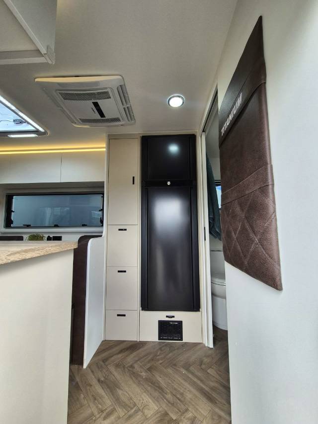2026 TITANIUM S4 206RD 20’6 REAR DOOR CARAVAN