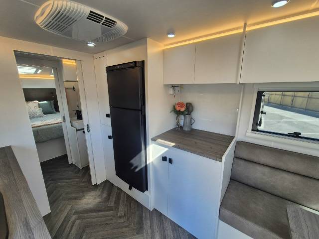 2026 NETWORK RV TOURING 21’6 REAR CLUB CARAVAN