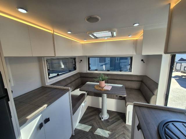 2026 NETWORK RV TOURING 21’6 REAR CLUB CARAVAN
