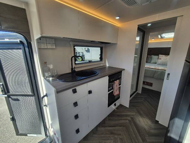 2026 NETWORK RV TOURING 21’6 REAR CLUB CARAVAN