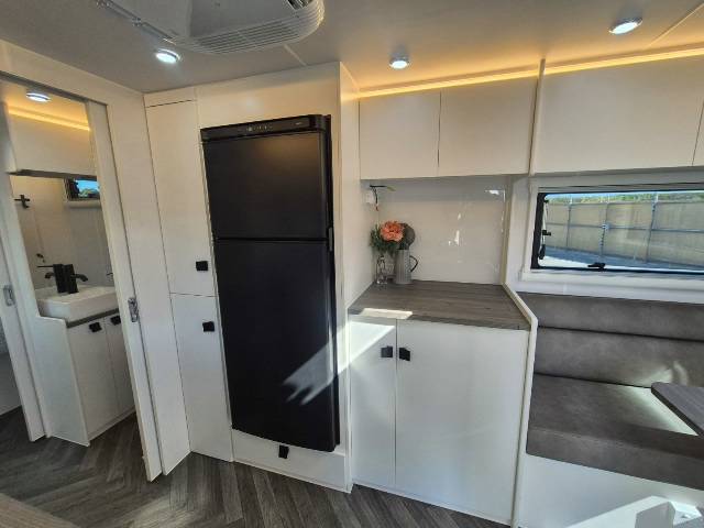 2026 NETWORK RV TOURING 21’6 REAR CLUB CARAVAN