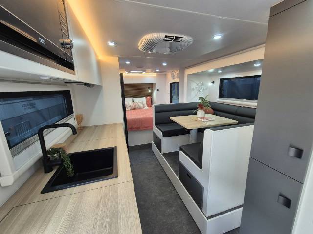 2026 NETWORK RV TOURING 22′ FAMILY SLIDEOUT CARAVAN