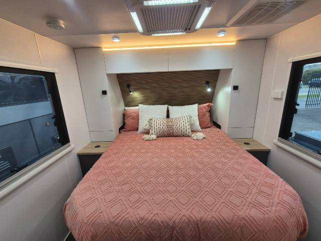 2026 NETWORK RV TOURING 22′ FAMILY SLIDEOUT CARAVAN