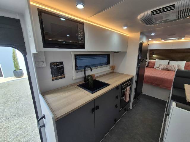 2026 NETWORK RV TOURING 22′ FAMILY SLIDEOUT CARAVAN