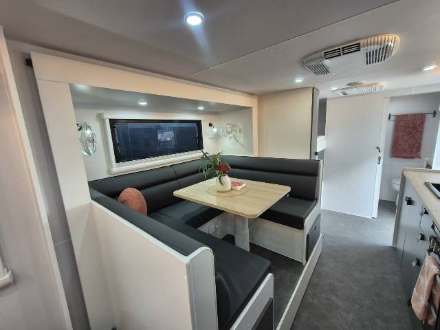 2026 NETWORK RV TOURING 22′ FAMILY SLIDEOUT CARAVAN
