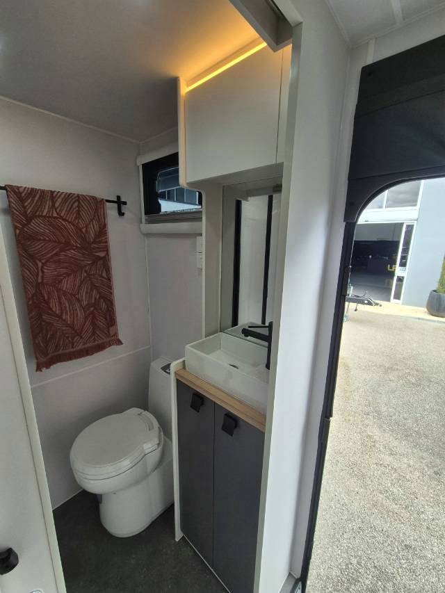 2026 NETWORK RV TOURING 22′ FAMILY SLIDEOUT CARAVAN