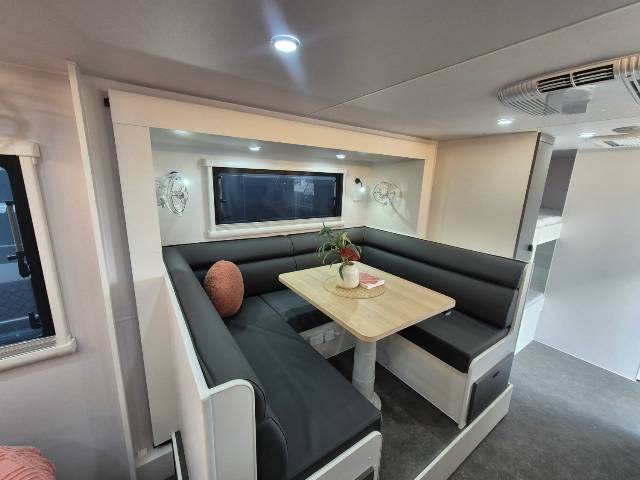 2026 NETWORK RV TOURING 22′ FAMILY SLIDEOUT CARAVAN