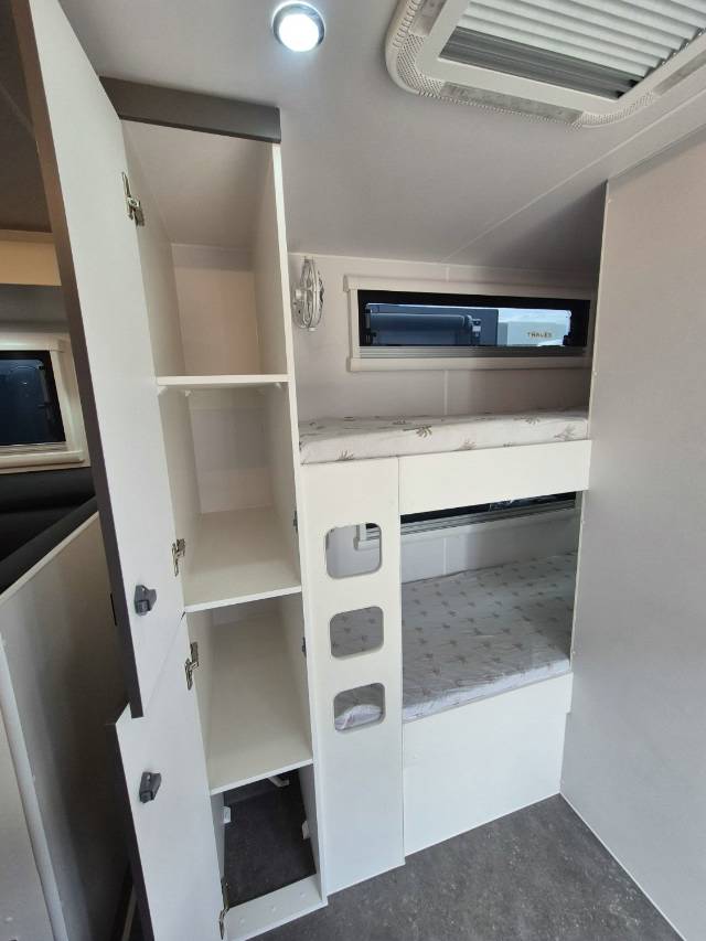 2026 NETWORK RV TOURING 22′ FAMILY SLIDEOUT CARAVAN